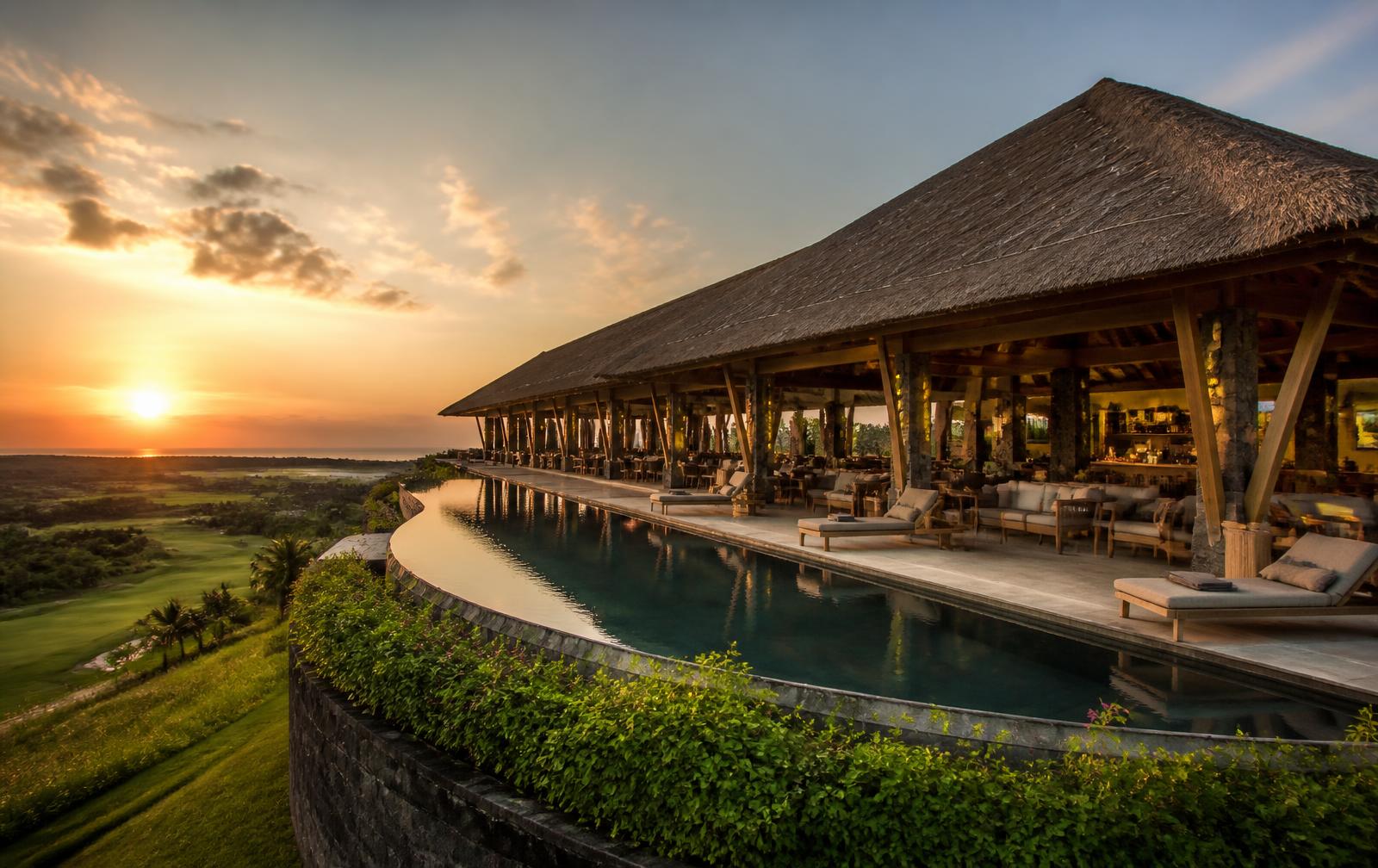 Clubhouse & Dining